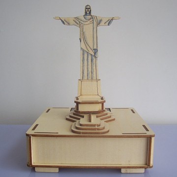 DIY太阳能基督山雕像